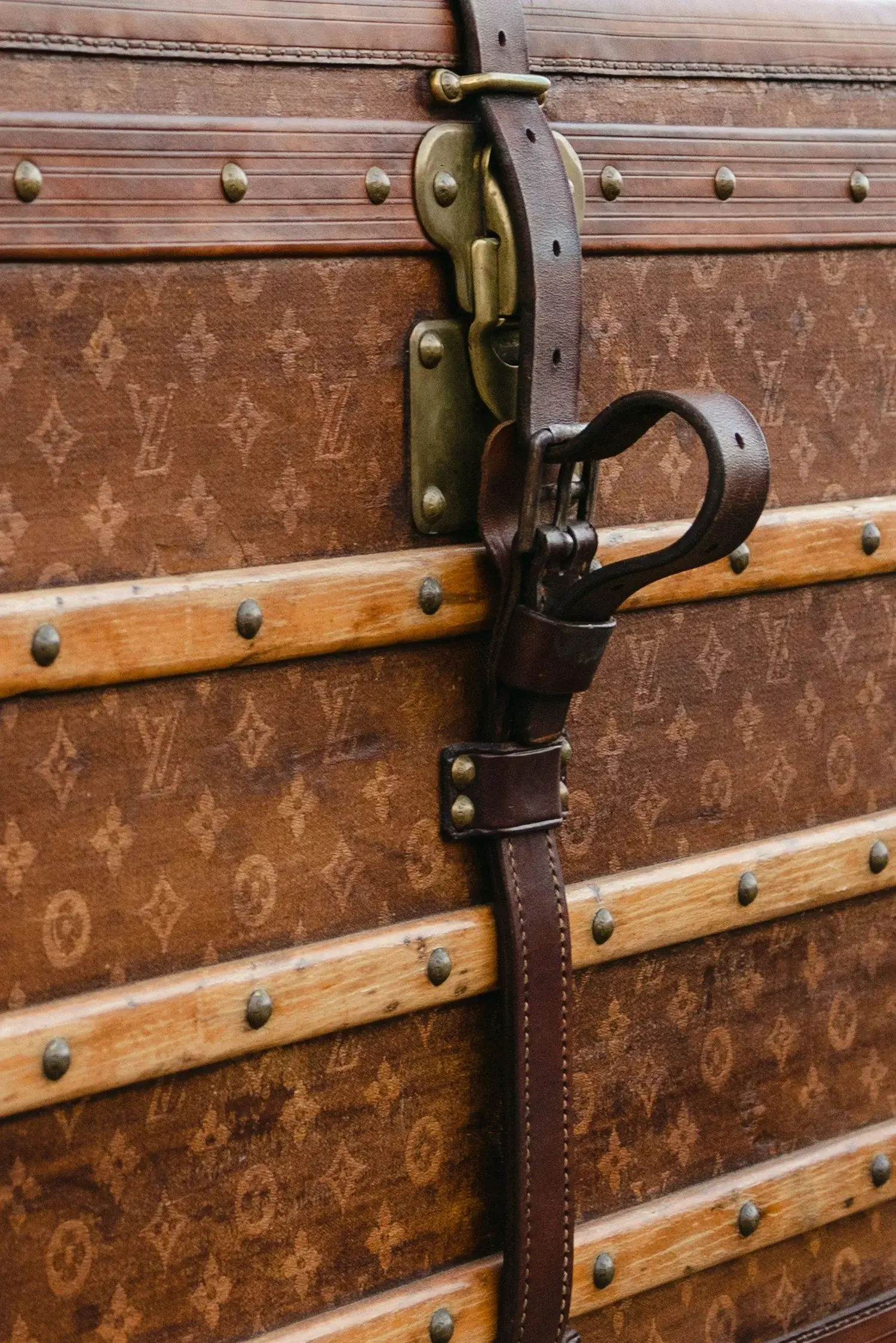 Inside the Louis Vuitton x Singer Porsche 911 Divide (figure 3)