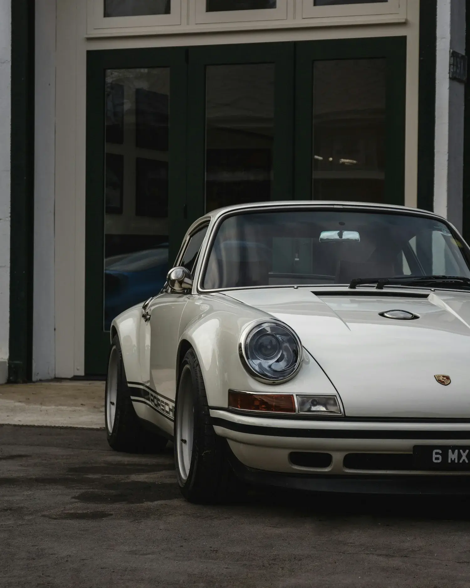 Inside the Louis Vuitton x Singer Porsche 911 Divide (figure 1)